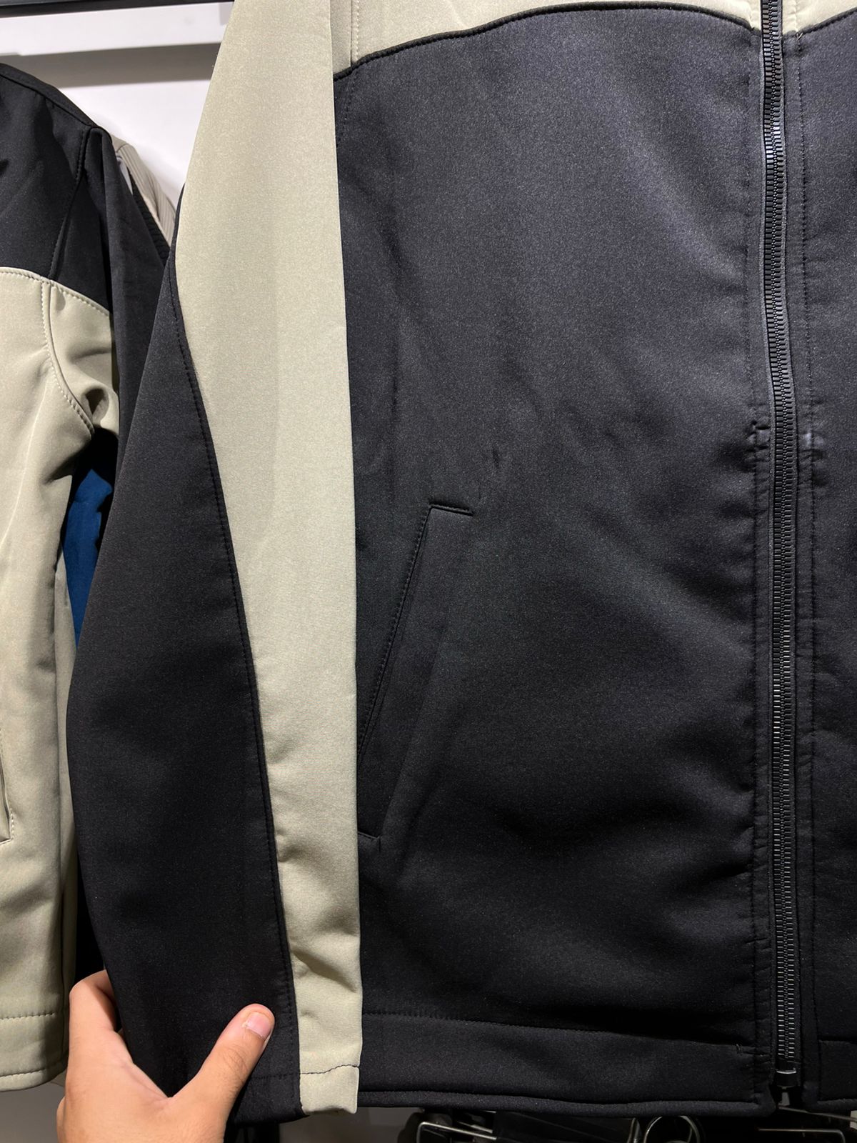 جاكت وتر بروف نايك مبطن اسود thumbnail