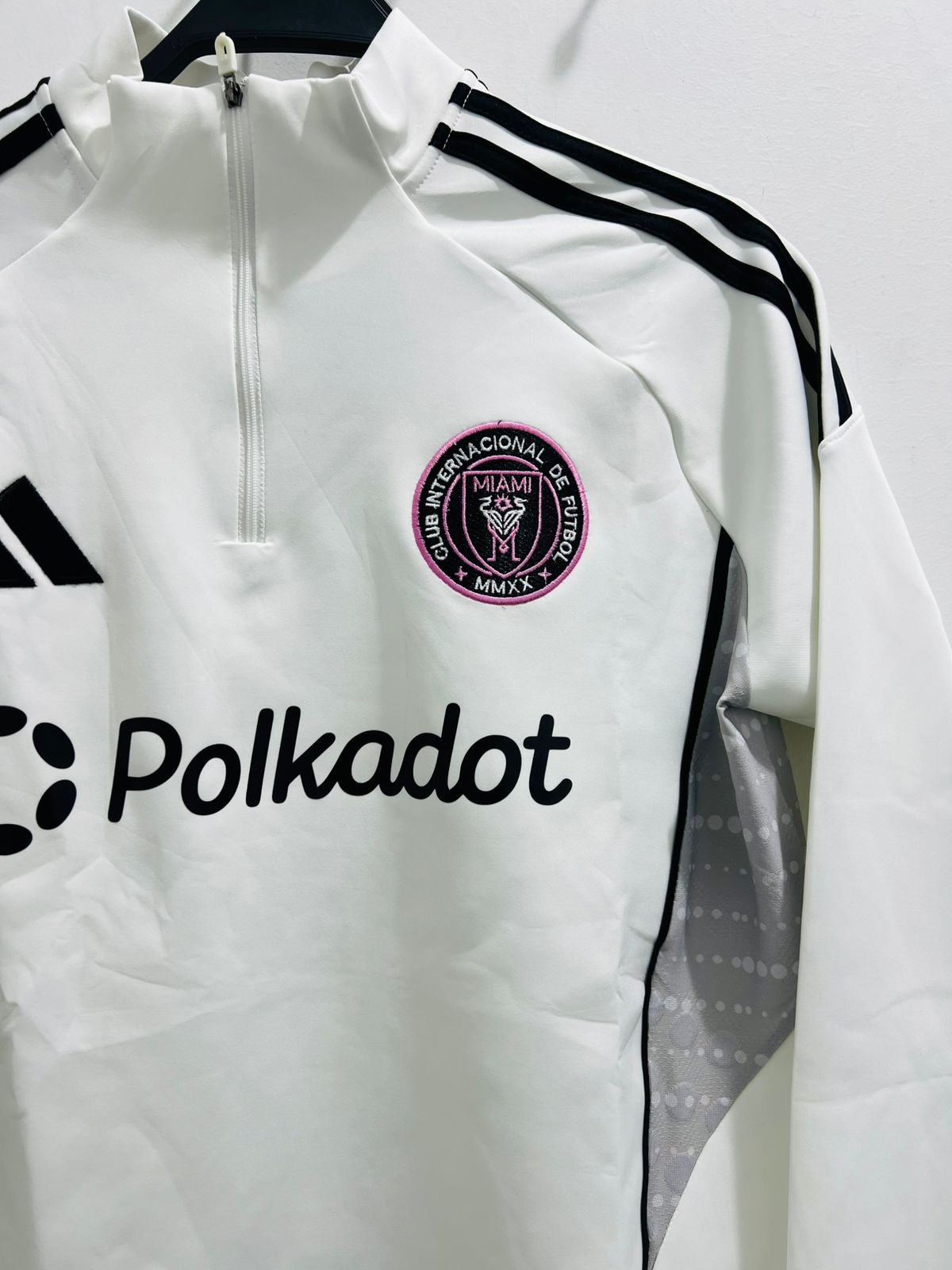 تراك انتر ميامي ابيض thumbnail