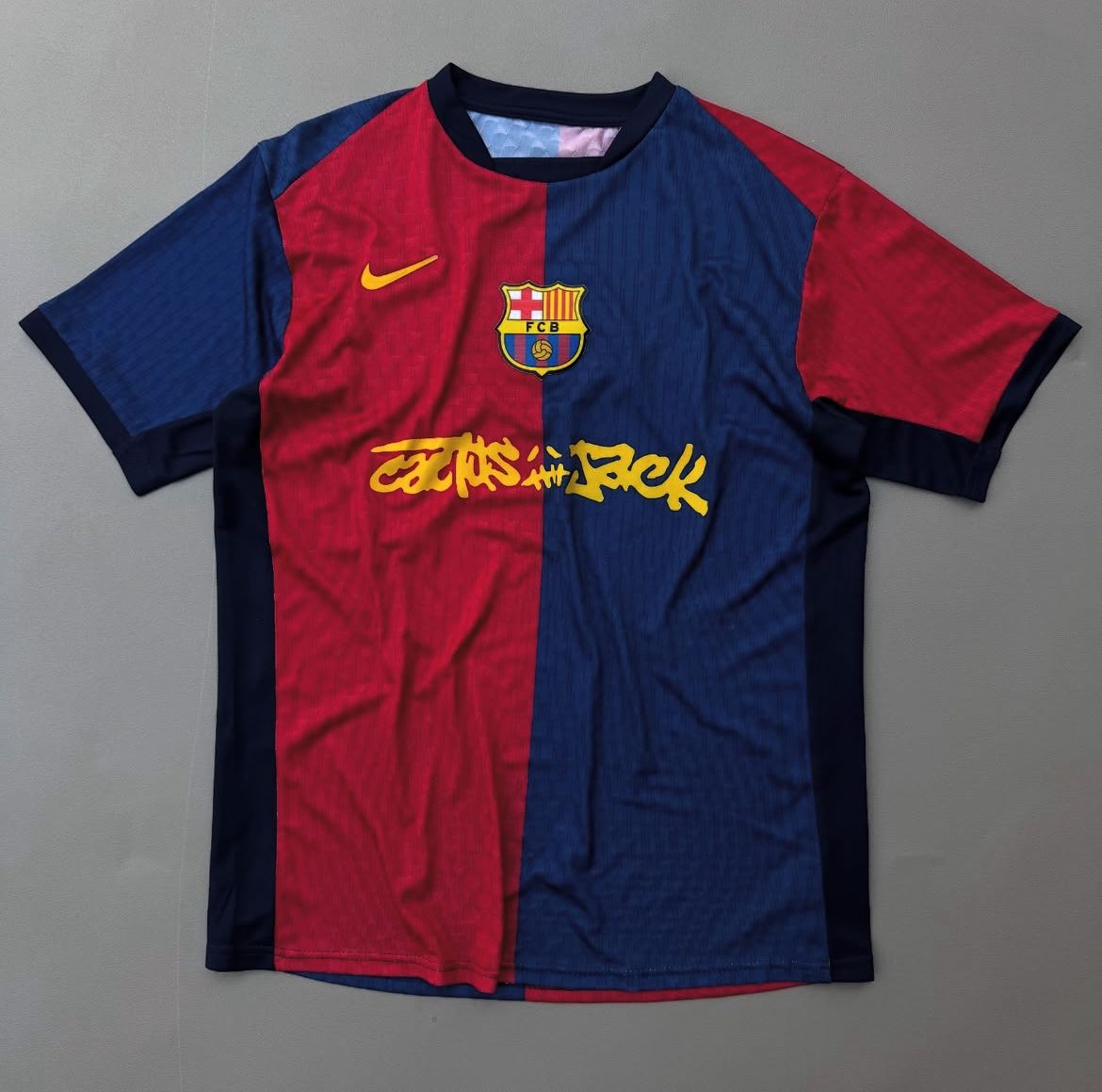 برشلونه الأساسي ترافل اسكوت