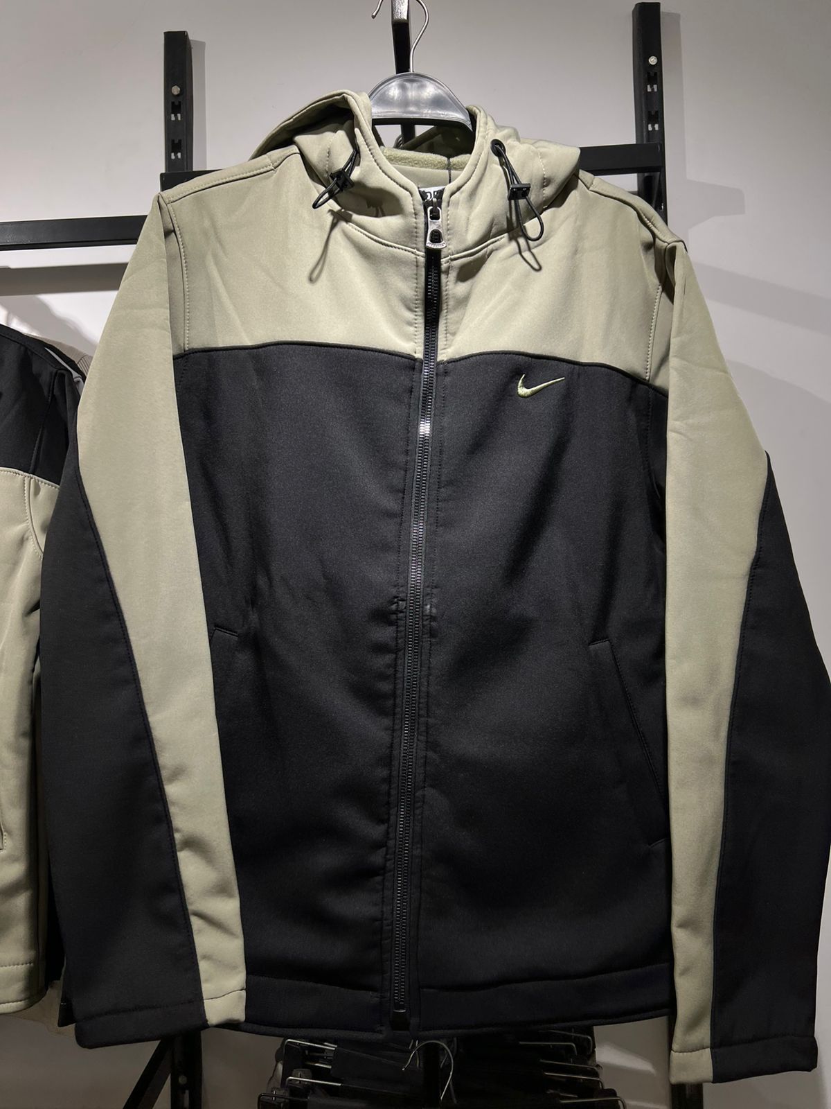 جاكت وتر بروف نايك مبطن اسود thumbnail