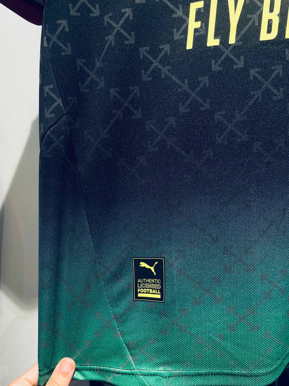 تيشيرت ميلان الاحتياطى thumbnail