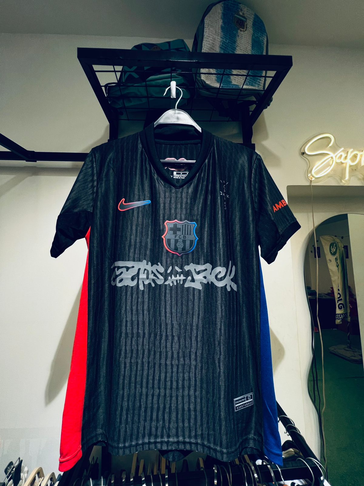 تيشيرت برشلونه ترافيس سكوت