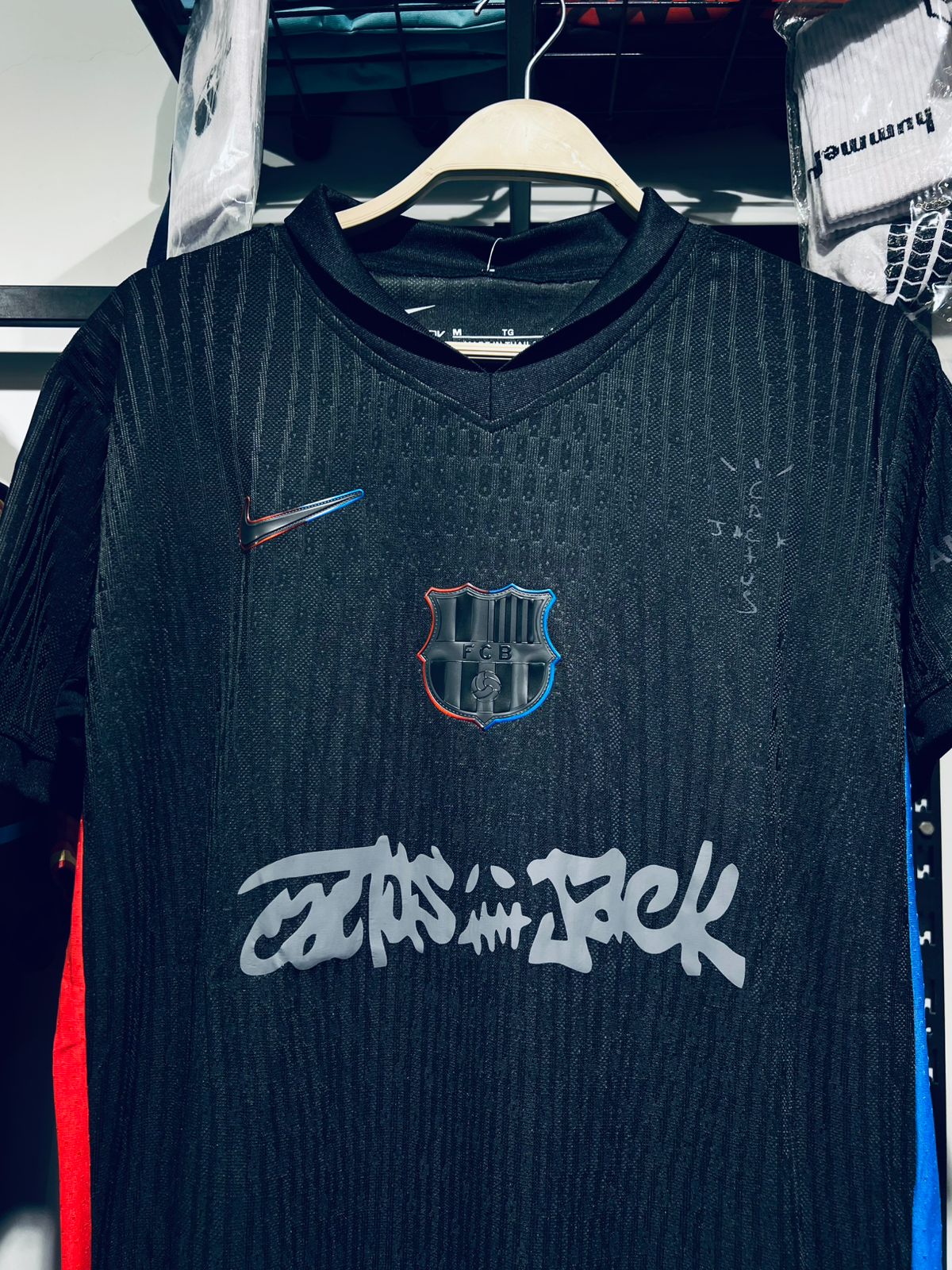 برشلونه اسود ترافيس سكوت thumbnail