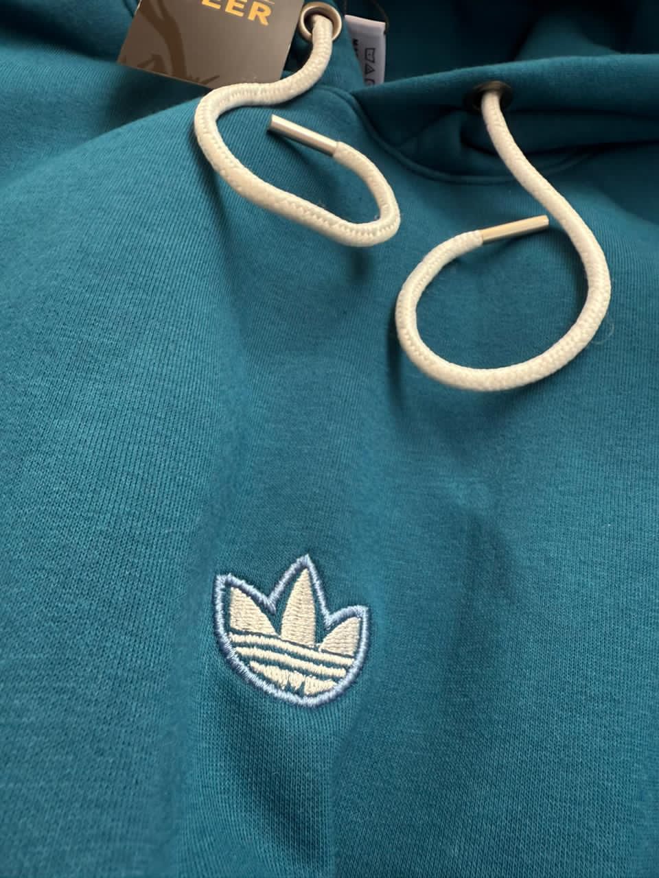 هودي اديداس لبني thumbnail