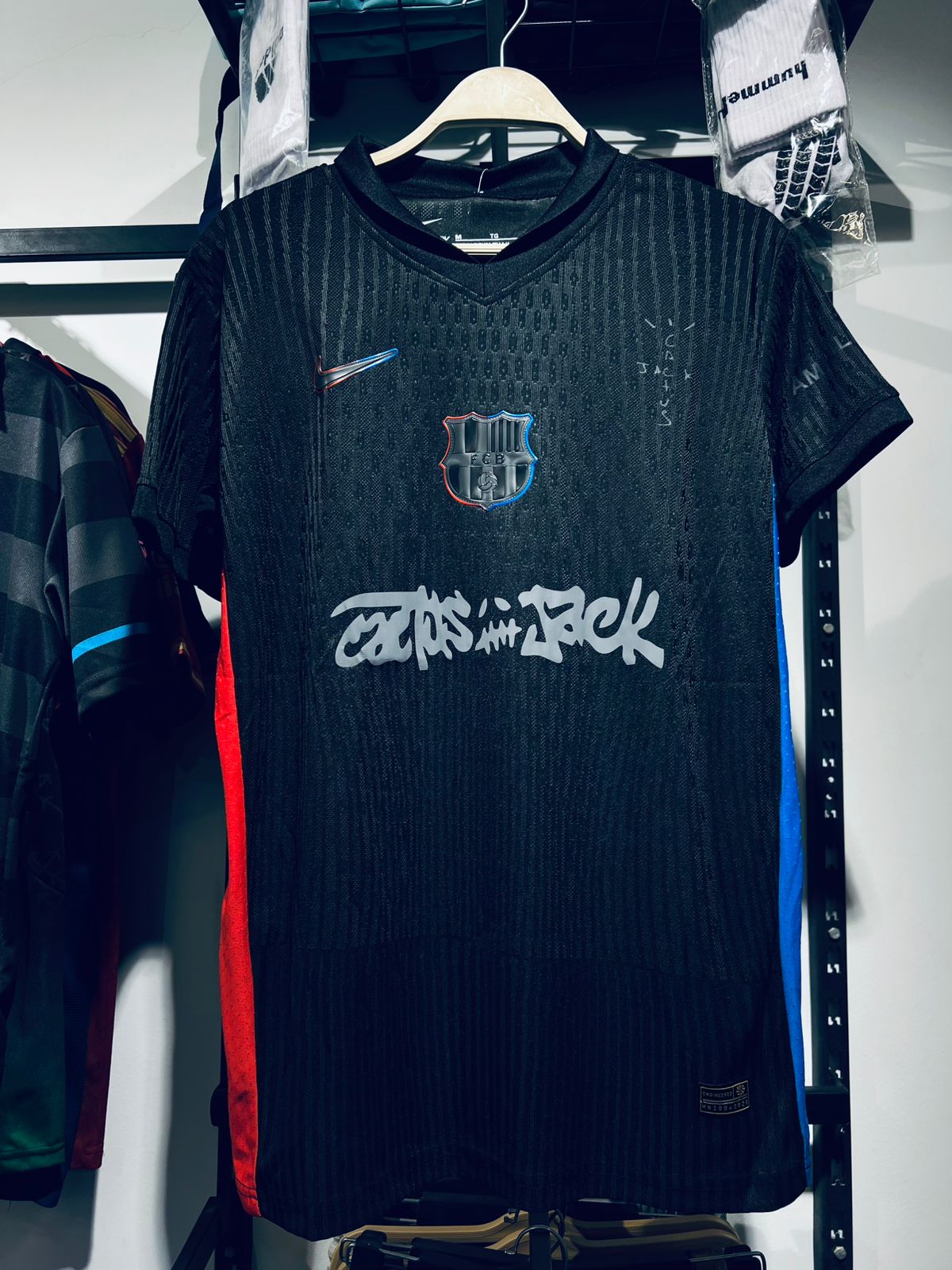 برشلونه اسود ترافيس سكوت