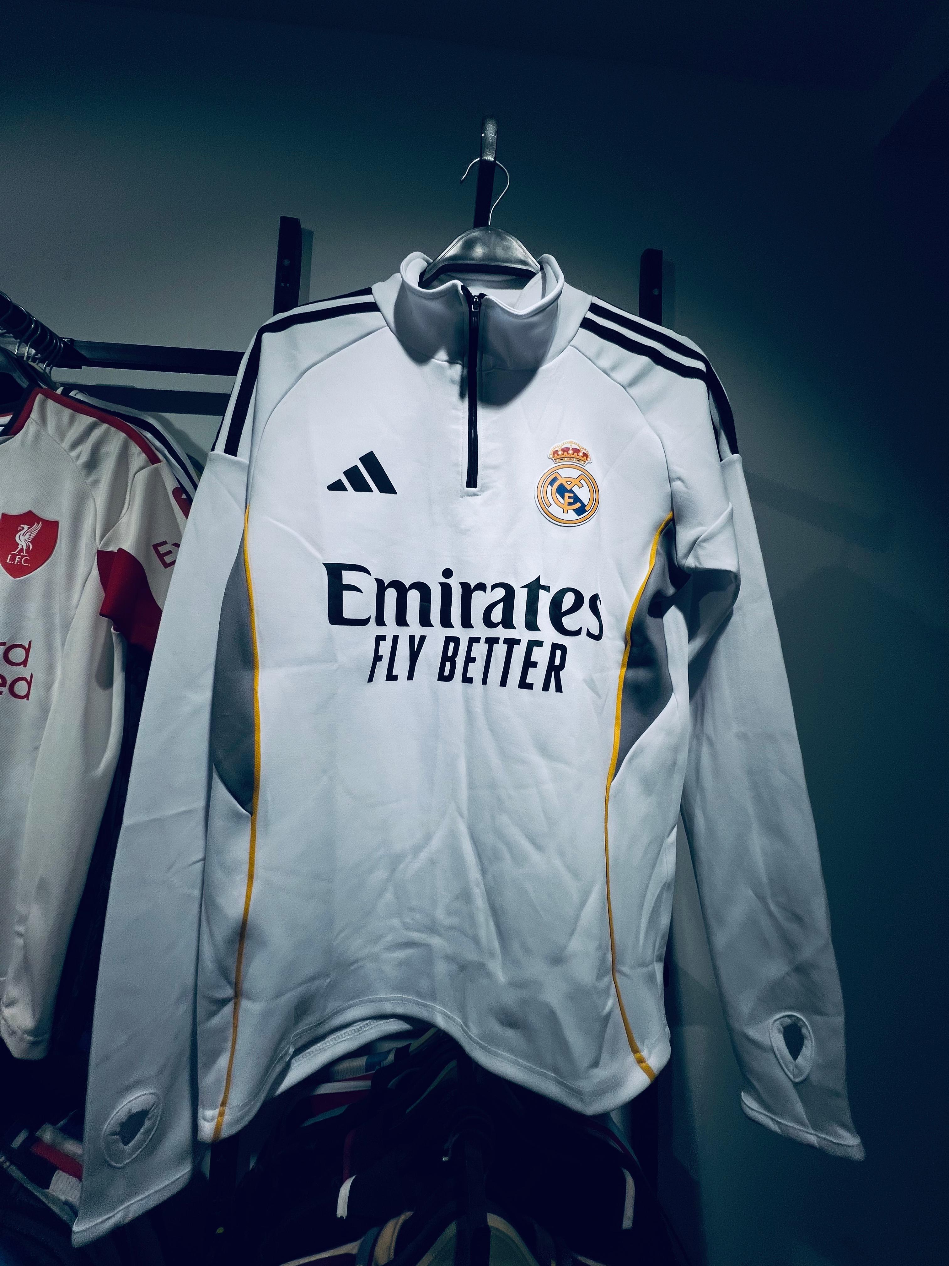 تراك ريال اساسي ابيض