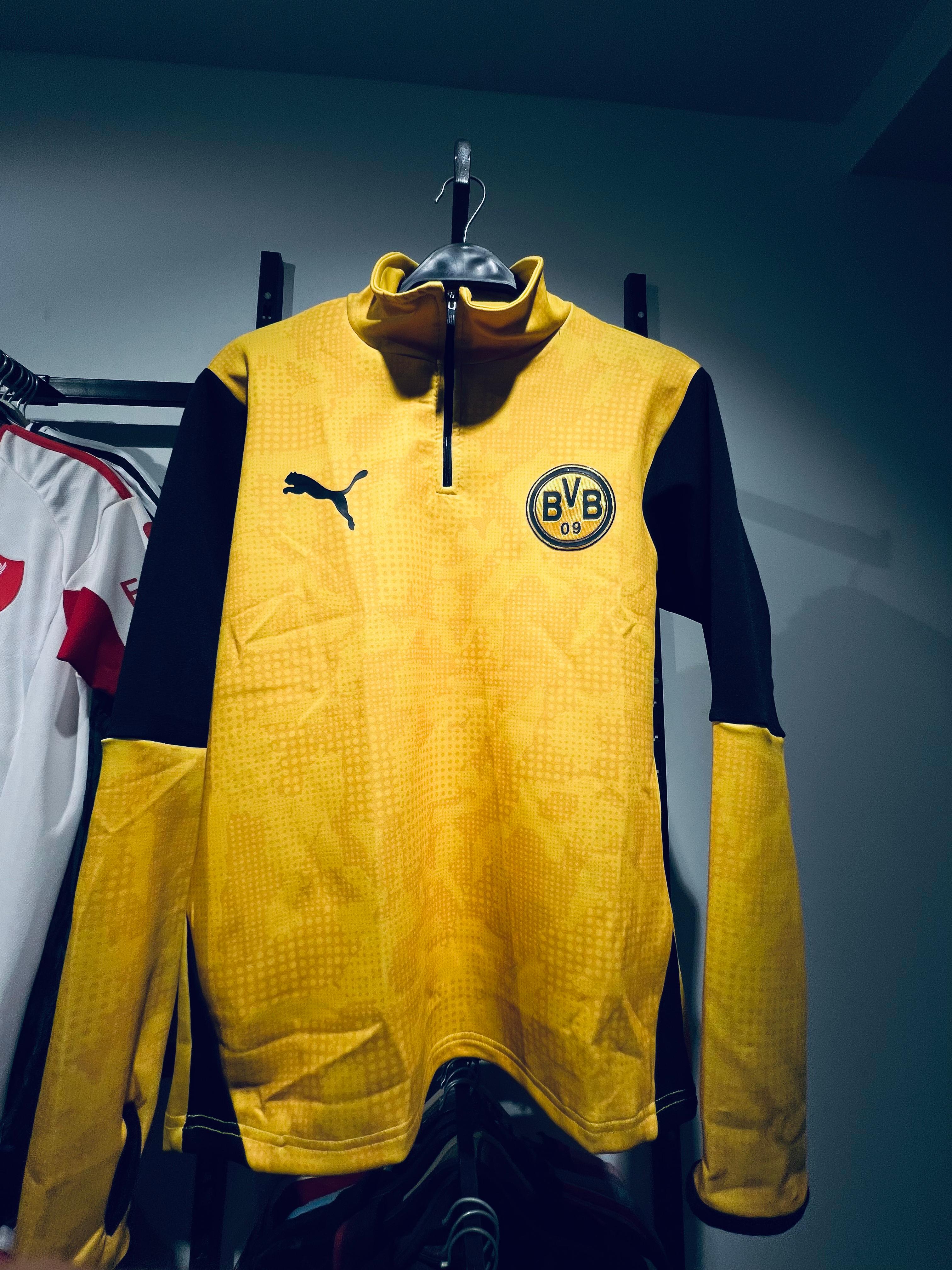 تراك بروسيا دورتموند اصفر