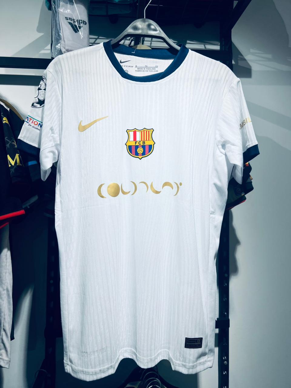 برشلونه ابيض thumbnail