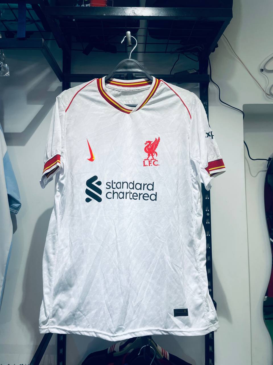 تيشيرت ليفربول الاحتياطي