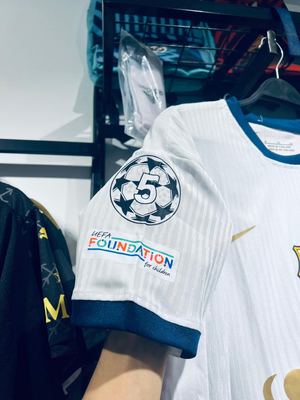 برشلونه ابيض thumbnail