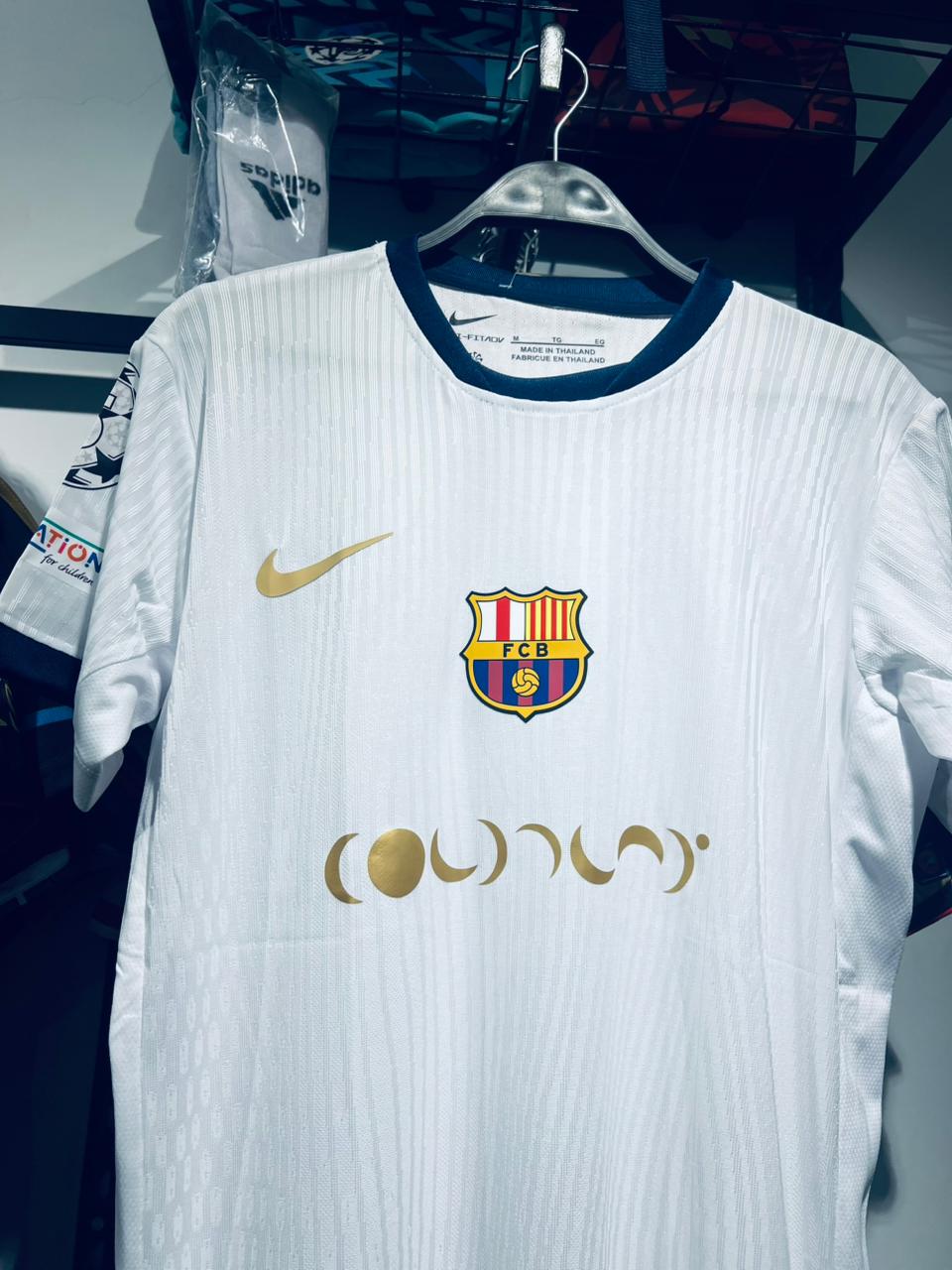 برشلونه ابيض thumbnail